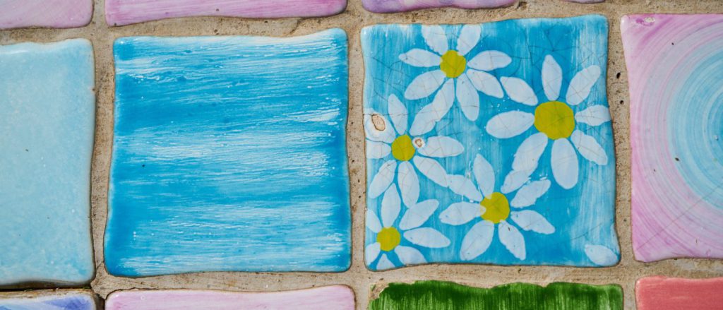 Se lancer dans la mosaïque : les bons matériaux pour débuter