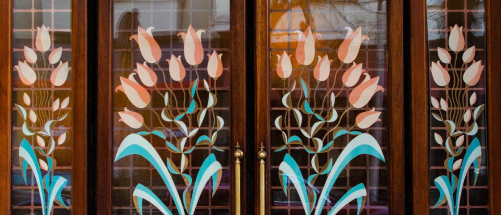 Fabriquer un panneau décoratif pour une porte vitrée